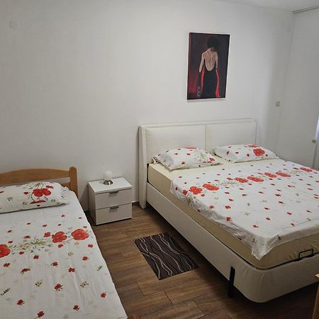 Apartments Vila Tisa Mali Lošinj Esterno foto