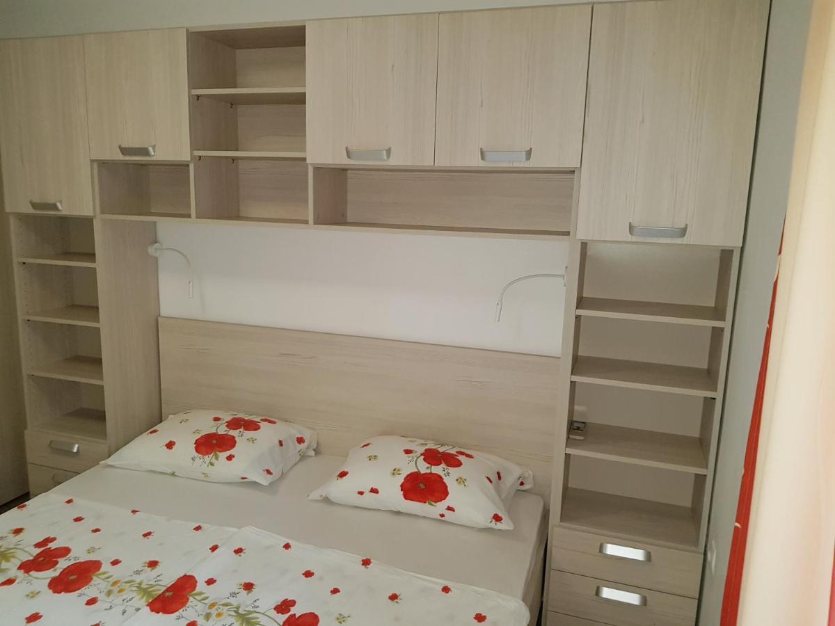 Apartments Vila Tisa Mali Lošinj Esterno foto