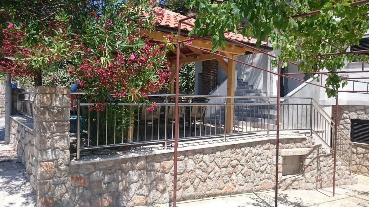 Apartments Vila Tisa Mali Lošinj Esterno foto