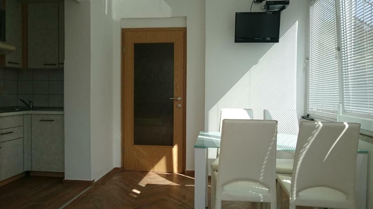 Apartments Vila Tisa Mali Lošinj Esterno foto