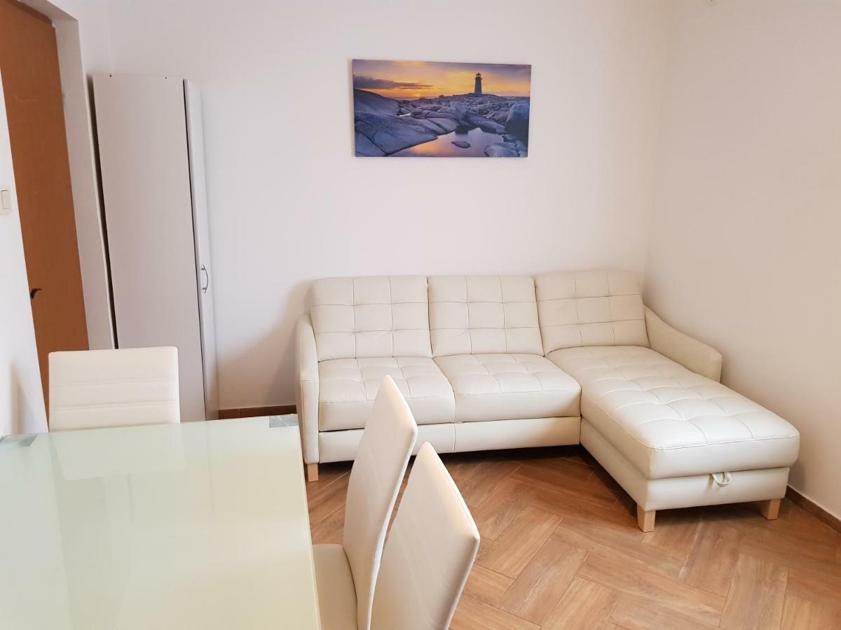 Apartments Vila Tisa Mali Lošinj Esterno foto