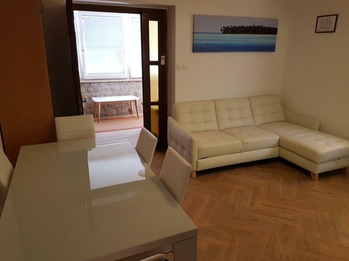 Apartments Vila Tisa Mali Lošinj Esterno foto