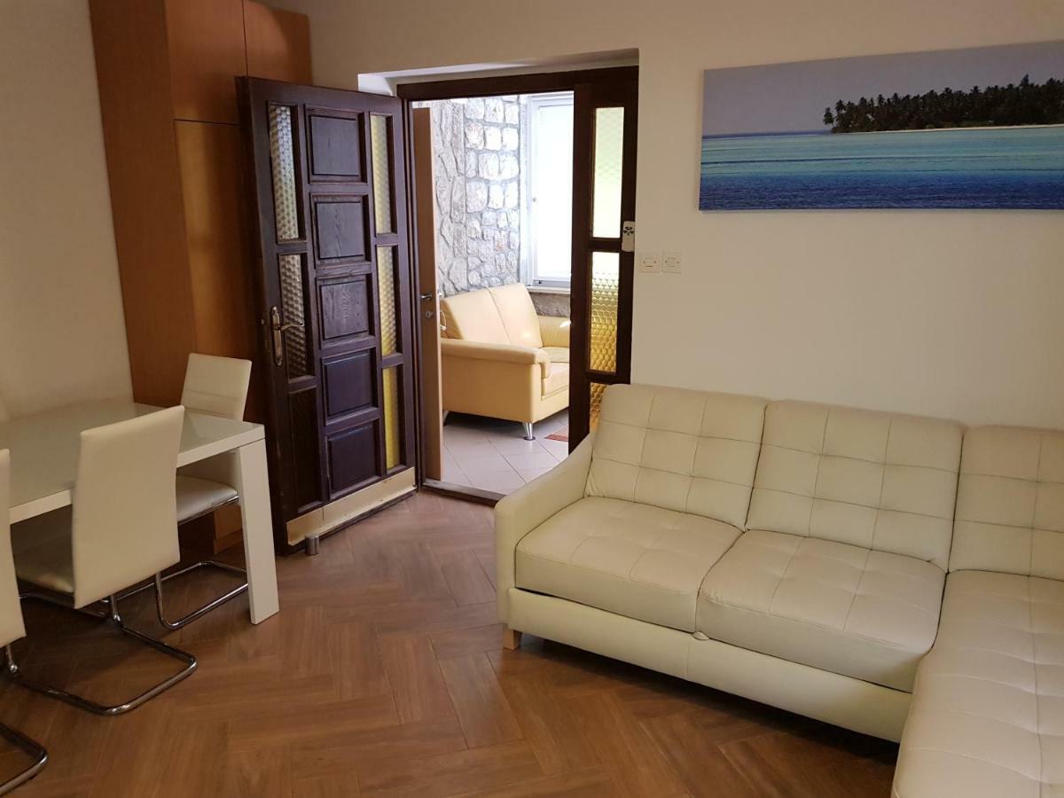 Apartments Vila Tisa Mali Lošinj Esterno foto
