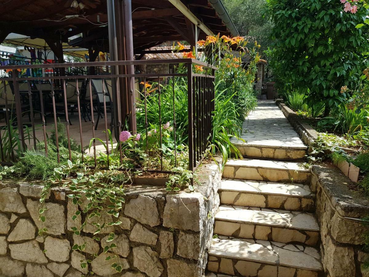 Apartments Vila Tisa Mali Lošinj Esterno foto